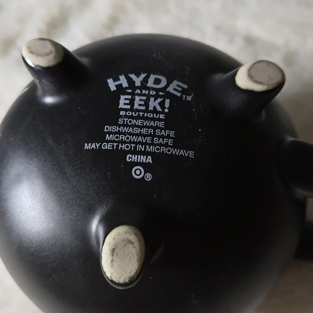 Hyde And Eek Halloween Cauldron Mug - Picture 4 of 4